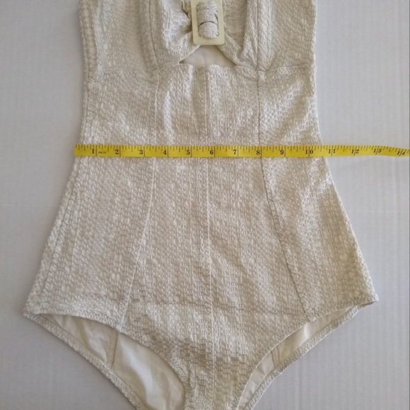 Lisa Marie Fernandez 🔥 White/Sand Seersucker Textured Cutout One Piece Sz Sm. - Picture 10 of 14